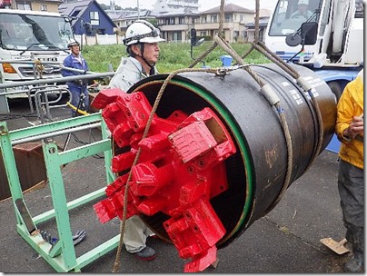 地震に強い水道管に入替を行っています（八重川推進工）